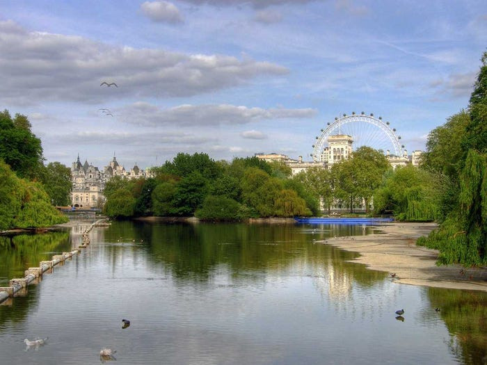 Kết quả của báo cáo là London (Anh) đã giành vị trí đầu bảng, là thành phố tốt nhất thế giới nhờ nền văn hóa, cuộc sống về đêm sôi động, ngành công nghiệp nhà hàng phát triển sáng tạo trong năm 2020 và "không khí mát mẻ, dễ thở, được tạo ra bởi một thành phố cây và cảnh quan xanh tươi, rộng mở". Ảnh: Flickr.