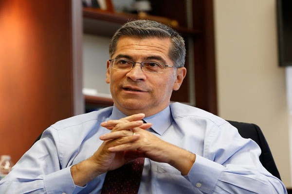 Xavier Becerra từng làm luật sư tại Massachusetts, trước khi trở lại California vào năm 1986 để làm trợ lý hành chính cho Thượng nghị sĩ Art Torres. Ảnh: AP.
