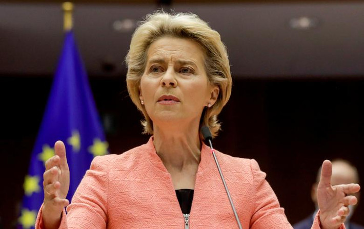 Bà von der Leyen lấy bằng tiến sĩ Y khoa vào năm 1991. Từ năm 1998 đến 2002, bà giảng dạy ngành Dịch tễ học, Y khoa xã hội và Hệ thống y tế tại Đại học y Hannover. Năm 2001, bà lấy thêm bằng thạc sĩ về Y tế công cộng. Ảnh: Reuters.