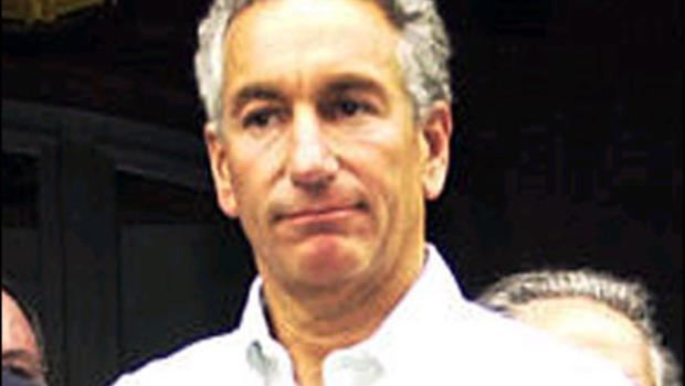 Hồi năm 2005, doanh nhân Charles Kushner bị kết án trốn thuế, quyên góp chính trị bất hợp pháp,... và phải ngồi tù hai năm. Ảnh: Alchetron.