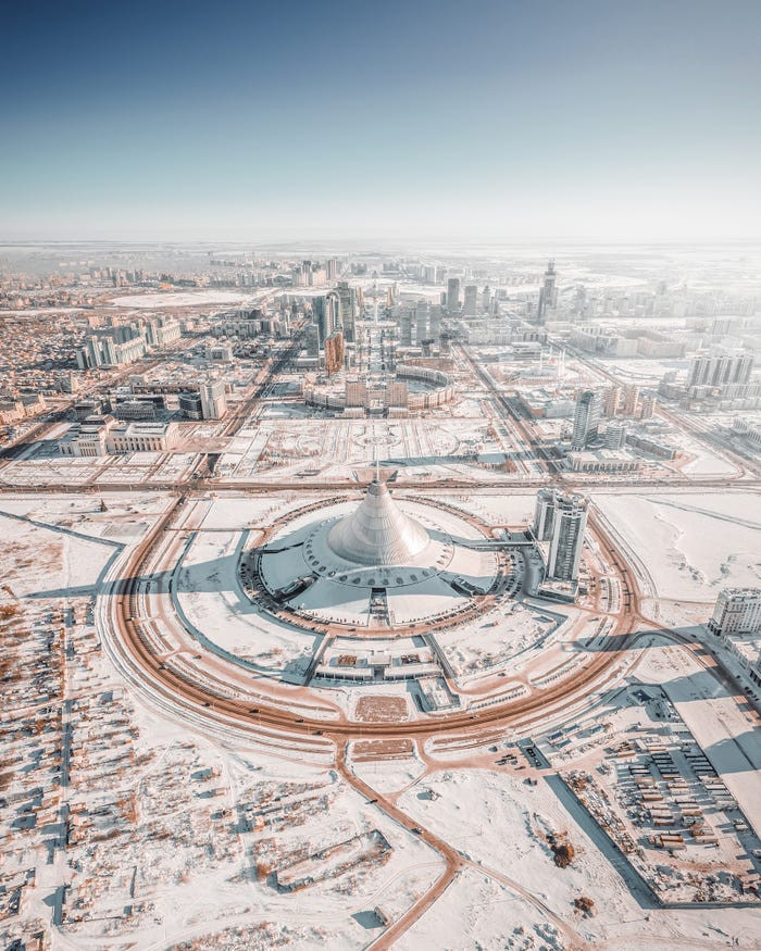 "Mùa đông trong thành phố Nur Sultan" - một tác phẩm của Andrei Pugach.