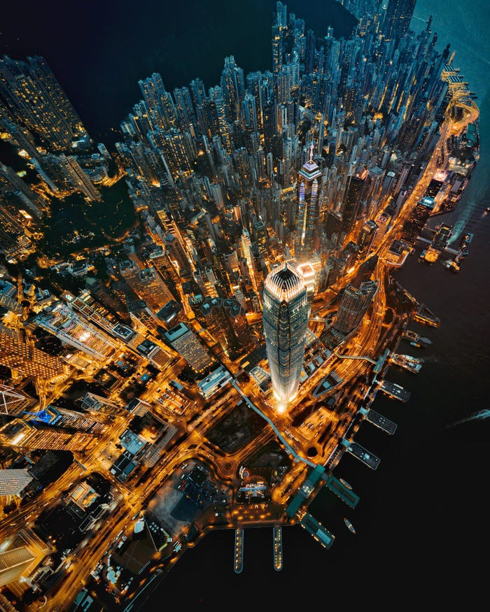 "Khu rừng bê tông" ở trung tâm Hong Kong (Trung Quốc) nhìn từ trên cao. Bức ảnh này do John ghi lại.