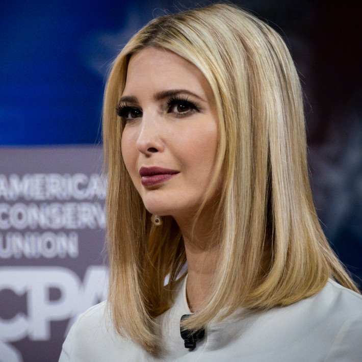 Theo The Guardian, tại Nhà Trắng dưới thời Tổng thống Trump, Ivanka làm việc với tư cách là "cố vấn tổng thống", tập trung vào "giáo dục và trao quyền kinh tế cho phụ nữ và gia đình họ, cũng như tạo việc làm và tăng trưởng kinh tế thông qua phát triển nguồn lực lao động, đào tạo kỹ năng và tinh thần kinh doanh". Ảnh: NYT.