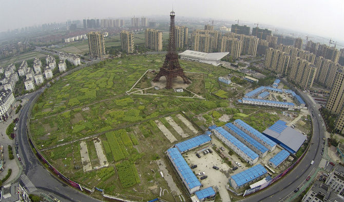 “Tháp Eiffel thứ hai” trên thế giới tại thành phố Hàng Châu, tỉnh Chiết Giang. Ảnh chụp ngày 8/4/2015.