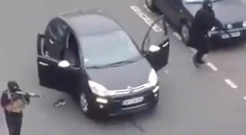 Ngày 7/1/2015, hai tay súng xông vào trụ sở tòa soạn báo trào phúng Charlie Hebdo tại Paris (Pháp) và xả súng kinh hoàng, khiến 12 người chết và 9 người bị thương.