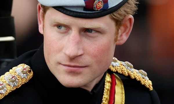 Hoàng tử Harry là con trai út của Charles, Hoàng thân xứ Wales và Diana, Công nương xứ Wales, và là cháu thứ tư của Nữ hoàng Elizabeth II. Vẻ điển trai của vị hoàng tử 31 tuổi này chắc hẳn khiến không ít cô gái xao xuyến.