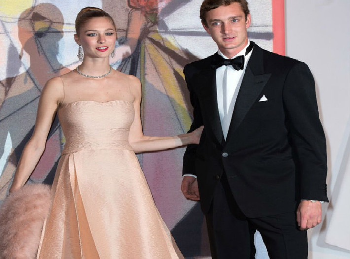 Với vẻ ngoài như tài tử, Hoàng tử Pierre Casiraghi của Công quốc Monaco được đánh giá là một trong những chàng Hoàng tử đẹp trai nhất thế giới. Trong khi đó, người bạn đời của vị hoàng tử này, Beatrice Borromeo, cũng không thua kém về tài sắc.