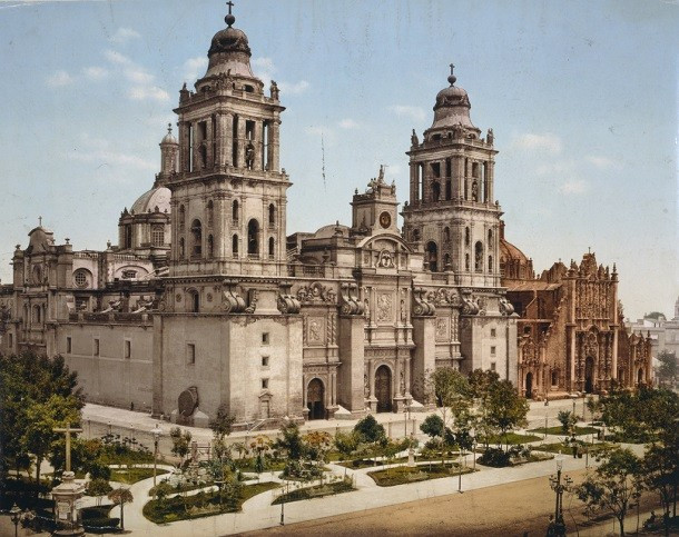 Mexico có một bề dày lịch sử và là cái nôi của nhiều nền văn minh như Olmec, Toltec, Zapotec, Maya và Aztec. Mỗi năm, gần 30 triệu du khách đổ về quốc gia này.