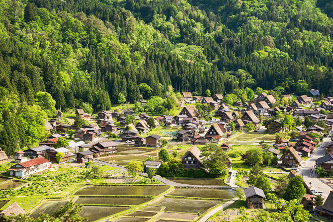 Ngôi làng lịch sử Shirakawa và Gokayama của Nhật Bản được UNESCO công nhận là Di sản thế giới. Ngôi làng nổi tiếng với những ngôi nhà được xây dựng theo kiến trúc gassho-zukuri. Ảnh: Làng Shirakawa-go.