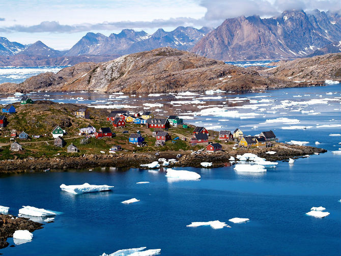 Làng Kulusuk ở Greenland là nơi định cư của 267 người. Ngành du lịch rất phát triển ở khu vực này.