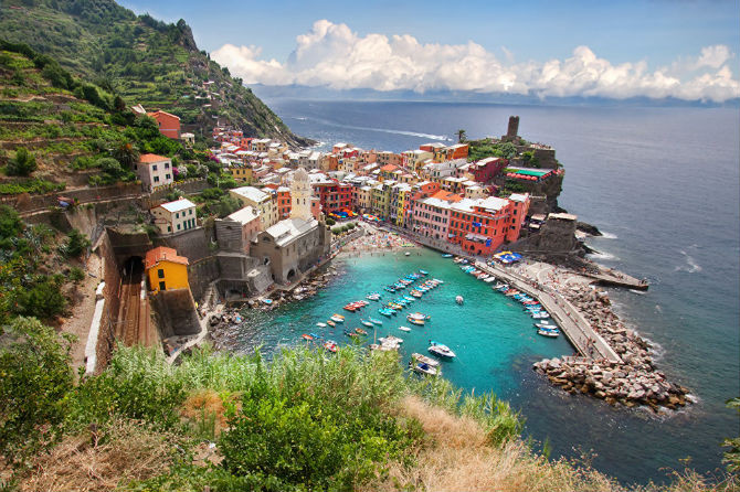 Cảnh đẹp như tranh ở Cinque Terre, Italy. Cinque Terre bao gồm 5 ngôi làng và được UNESCO công nhận là một Di sản thế giới.