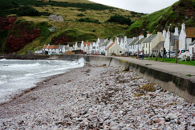 Pennan là một ngôi làng nhỏ ở Scotland có từ thế kỷ 18, nổi tiếng với nhiều tượng đài cổ đại.
