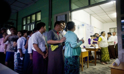 Ngày 8/11, hơn 30 triệu cử tri Myanmar bắt đầu đi bỏ phiếu trong cuộc bầu cử tự do đầu tiên ở Myanmar sau 25 năm.