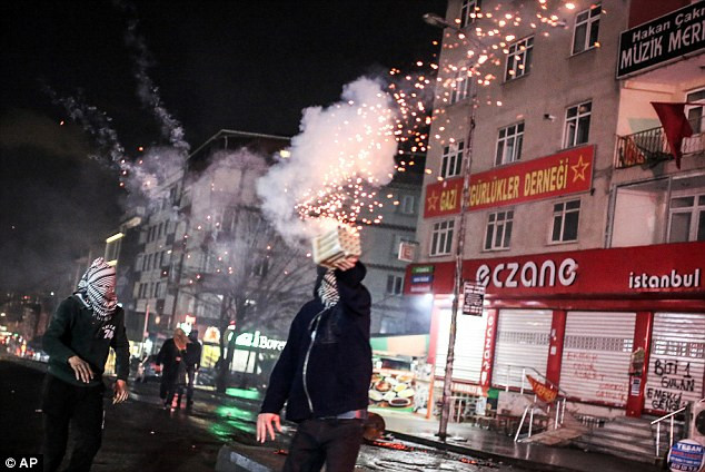 Đảng HDP ủng hộ người Kurd đã gọi cái chết của luật sự Elci là một “vụ ám sát được lên kế hoạch từ trước”.