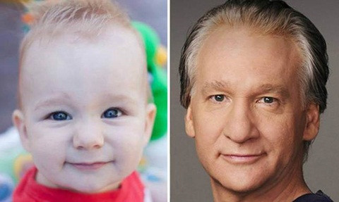 Một em bé giống hệt diễn viên hài kịch Bill Maher từ ánh mắt đến nụ cười.