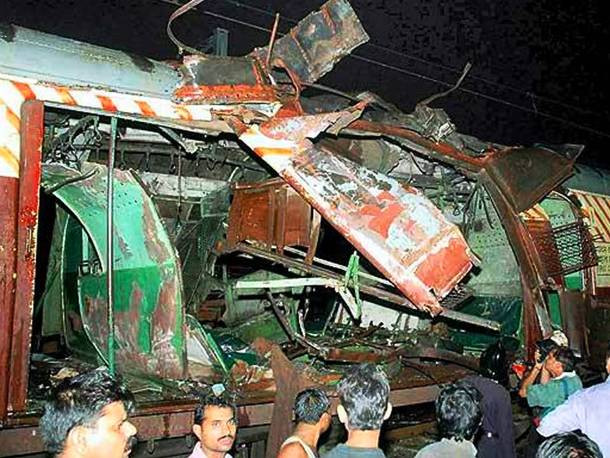 Ngày 11/7/2006, các vụ đánh bom liên hoàn xe lửa ở Mumbai, Ấn Độ, đã cướp đi sinh mạng của 209 người và khiến 714 người bị thương.