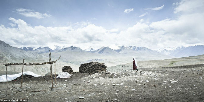 Vùng đất này tiếp giáp với Trung Quốc, Tajikistan và Pakistan.
