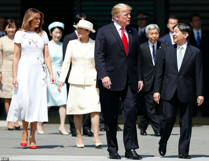 Theo lịch trình, Tổng thống Donald Trump sẽ có cuộc gặp thượng đỉnh với Thủ tướng Abe và dùng tiệc tối tại Hoàng cung cuối ngày 27/5. Ảnh: AP.