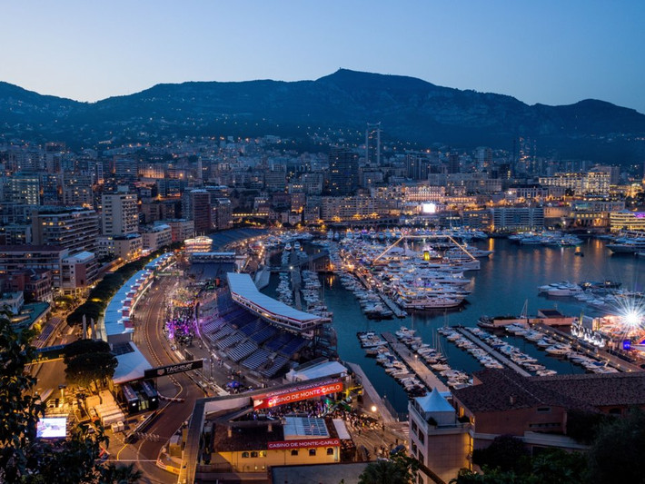 GDP bình quân đầu người của Monaco là 165.420 USD, cao thứ hai trên thế giới.