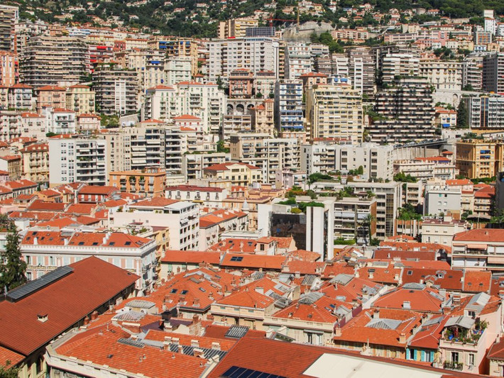 Với diện tích chỉ vỏn vẹn gần 2km2 và dân số 38.300 người, Công quốc Monaco là một trong những nước có mật độ dân số cao nhất thế giới. (Nguồn ảnh: Business Insider)