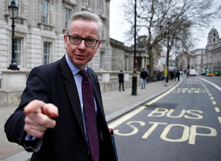 Michael Gove từng là Bộ trưởng Bộ Giáo dục Anh từ năm 2010 đến 2014 và Bộ trưởng Tư pháp từ năm 2015 đến 2016. Mặc dù vậy, ông Michael vẫn chưa quyết định liệu ông có tranh cử chức Thủ tướng Anh hay không.