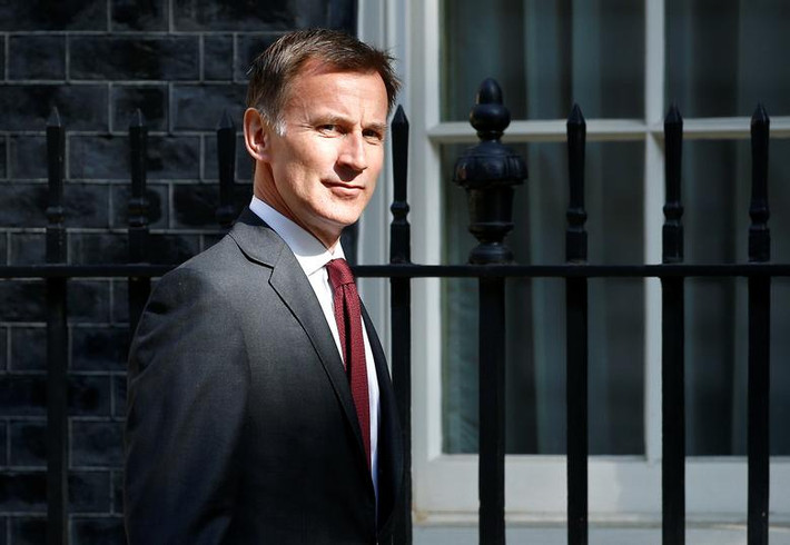 Jeremy Hunt, 52 tuổi, thay thế ông Boris làm Ngoại trưởng Anh vào tháng 7/2018. Được biết, ông đã bỏ phiếu ở lại EU trong cuộc trưng cầu dân ý năm 2016 và từng làm Bộ trưởng Y tế Anh trong 6 năm.