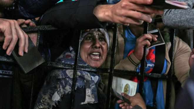 Năm 2017, Dải Gaza là khu vực có tỷ lệ thất nghiệp cao nhất thế giới. Khoảng 80% dân số ở đây cần viện trợ xã hội. Số liệu năm 2018 cho thấy, tỷ lệ nghèo ở Gaza ở mức 39%, gấp đôi so với khu vực Bờ Tây.