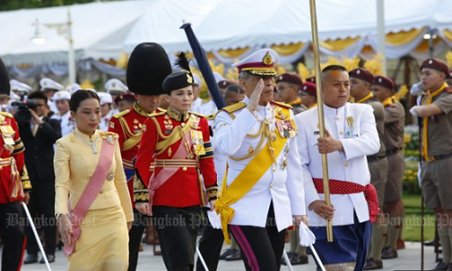 Hoàng hậu Suthida lần đầu tiên được nhận tước vị của hoàng gia vào năm 2012 khi bà đang phục vụ trong đội cận vệ của Thái tử Vajiralongkorn với chức vụ Trung tá. Ảnh: BP.