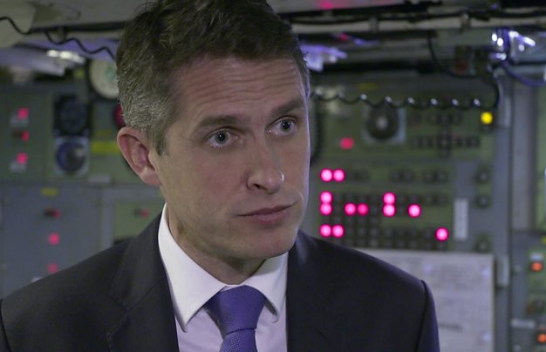 " Thủ tướng Anh Theresa May đã yêu cầu ông Gavin Williamson rời chính phủ, do mất lòng tin vào năng lực phụng sự của ông trong vai trò Bộ trưởng Quốc phòng và thành viên của nội các", thông báo cho biết. Ảnh: BBC.