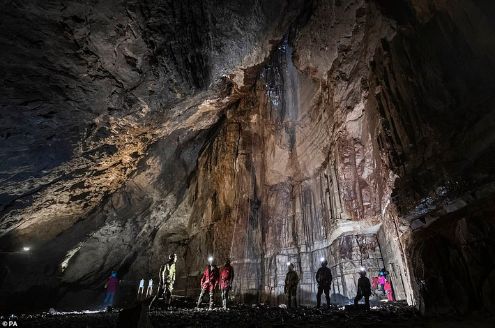 Theo Daily Mail, Gaping Gill là một trong những hệ thống hang động hùng vĩ nhất nước Anh. Hang động này chỉ mở cửa hai lần trong năm. (Nguồn ảnh: Daily Mail)