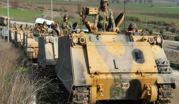 Trước tình hình trên, theo Cơ quan Giám sát Nhân quyền Syria (SOHR), Thổ Nhĩ Kỳ đã điều động một đoàn xe quân sự chở tiếp viện tới cho phiến quân Jeish al-Izza tại khu vực hiện vẫn nằm dưới sự kiểm soát của chúng ở phía đông và nam tỉnh Idlib. Ảnh: FNA.