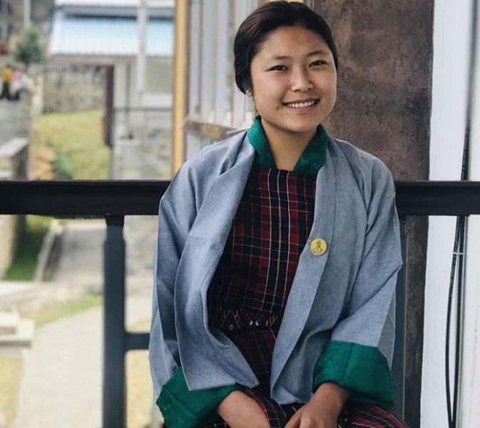 Quốc vương Bhutan ban hành luật cấm trồng, thu hoạch cây thuốc lá và mua bán thuốc lá trong nước.