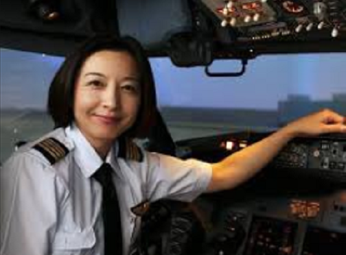 Sau khi có được giấy phép phi công ở Mỹ, cô trở về Nhật Bản để thử sức mình với mong muốn trở thành một phi công của hãng hàng không thương mại. Ảnh: Twitter.