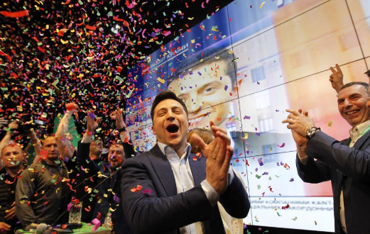 Với kết quả này, ông Zelensky chính thức trở thành Tổng thống tiếp theo của Ukraine. Liệu rằng ông Zelensky có thực hiện được những cam kết của mình và đưa Ukraine vượt qua những khó khăn và thách thức hiện tại hay không? Câu hỏi này sẽ được thời gian giải đáp. Ảnh: UPI.