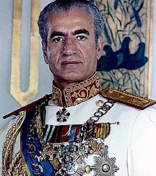 Năm 1963, bà Parsa được bầu vào Quốc hội. Sau đó, bà kiến nghị Vua Mohammad Reza Pahlavi (ảnh) về quyền bầu cử cho phụ nữ Iran. Ảnh: Wiki.