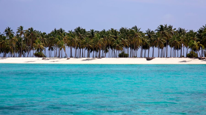 Nằm cách bờ biển Kochi khoảng 460 km, đảo Agatti ở Lakshadweep với những bãi biển cát trắng và rạn san hô đa dạng thực sự là địa điểm du lịch lý tưởng ở Ấn Độ.