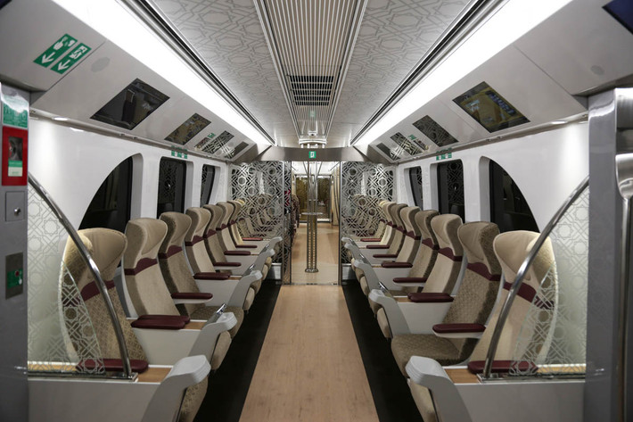 Theo Al Jazeera, hệ thống tàu điện ngầm Doha (Doha Metro) cung cấp những chuyến tàu điện ngầm không người lái nhanh nhất thế giới. Người dân ở thủ đô Qatar rất thích thú khi trải nghiệm chuyến đi đầu tiên trên tàu điện ngầm hôm 8/5. (Nguồn ảnh: Al Jazeera)