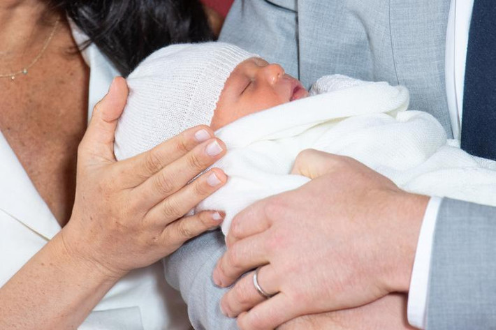 Tài khoản Instagram của cặp đôi hoàng gia nổi tiếng này cũng cho biết Hoàng tử Harry và Công nương Meghan vui mừng thông báo họ đã đặt tên cho con trai đầu lòng là Archie Harrison Mountbatten-Windsor. Ảnh: Reuters.