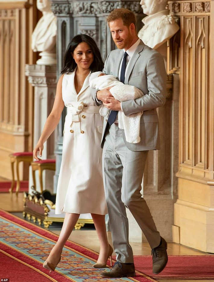 Trước đó, ngày 6/5, Hoàng tử Anh Harry thông báo vợ anh, Công nương Meghan Markle, đã sinh con đầu lòng là một bé trai. Ảnh: AP.