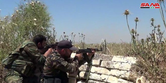 "Quân đội Syria muốn khởi động chiến dịch quân sự nhằm vào các nhóm khủng bố ở phía tây bắc, tây và tây nam Aleppo. Sau đó, lực lượng chính phủ Syria sẽ chuyển hướng đến vùng ngoại ô thành phố Aleppo, nơi các nhóm phiến quân thường xuyên tiến hành các cuộc tấn công từ Al-Mansoura, Kafr Hamra, Dart Izza, Khan Al-Assal, khu Rashideen 4 và 5", FNA đưa tin. Ảnh: SANA.