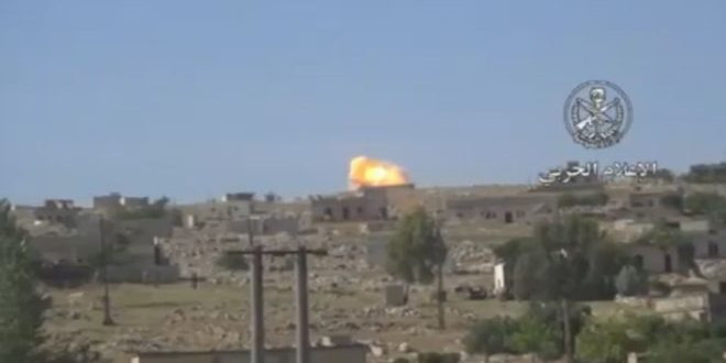 "Lực lượng chính phủ Damascus đã giao tranh ác liệt với các tay súng HTS và giành lại quyền kiểm soát thị trấn al-Hawiz, một trong những thành trì quan trọng nhất của nhóm phiến quân này ở Bắc Hama", FNA đưa tin. Ảnh: SANA.