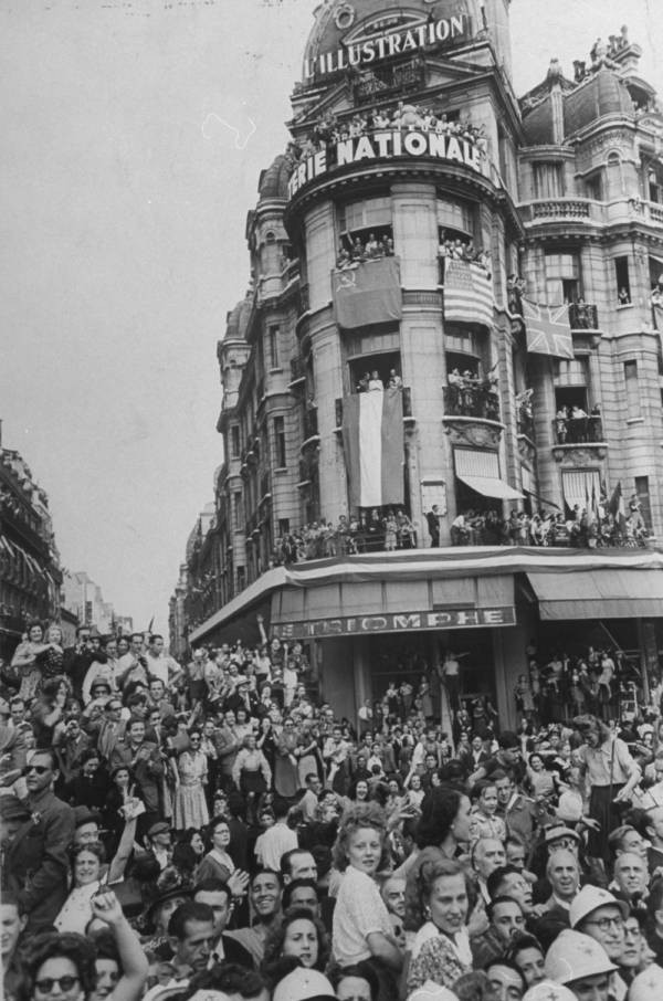 Tướng Charles de Gaulle trở thành Tổng thống Pháp nhiệm kỳ từ năm 1959 đến 1969.