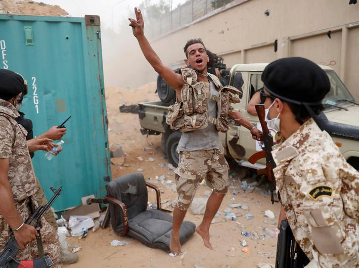 Đụng độ vẫn tiếp diễn ở khu vực phía nam thủ đô Libya.