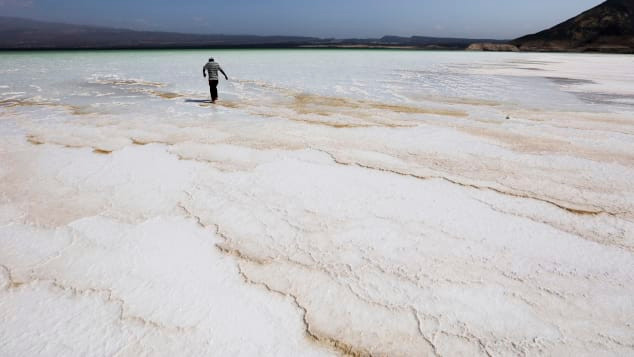 Năm 2010, 51.000 khách du lịch nước ngoài đã ghé thăm Cộng hòa Djibouti. Quốc gia Đông Phi này có nhiều phong cảnh thiên nhiên tuyệt đẹp cho du khách khám phá.
