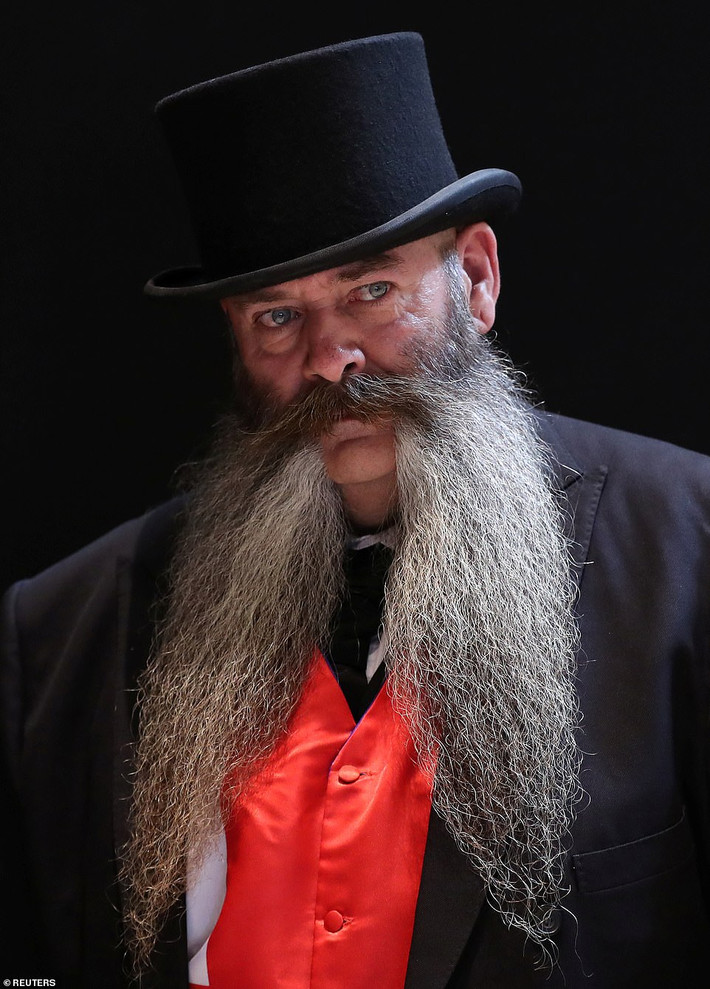 Cuộc thi "World Beard and Moustache Championship" từng được tổ chức tại nhiều địa điểm trên thế giới như Brighton, Anh, hay Stuttgarrt, Đức,...