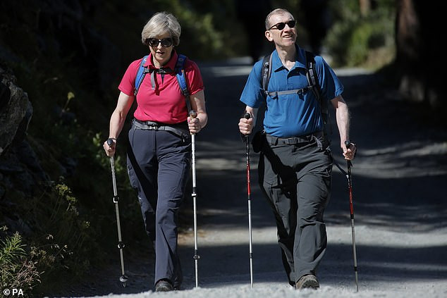 Nữ Thủ tướng Anh Theresa May và chồng đều thích đi bộ đường dài, đặc biệt là ở Bắc Wales. Ảnh: PA.