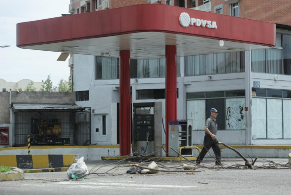 Một cây xăng đóng cửa ở San Cristobal hôm 17/5.