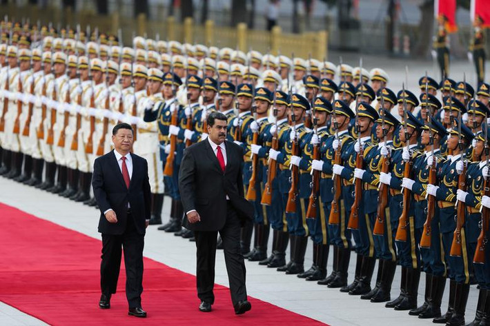 Trung Quốc là một trong những nước ủng hộ Tổng thống Venezuela Nicolas Maduro. Trong những tuần gần đây, Trung Quốc đã hỗ trợ thuốc men và năng lượng cho Venezuela sau khi quốc gia Nam Mỹ này trải qua nhiều đợt mất điện diện rộng kéo dài.