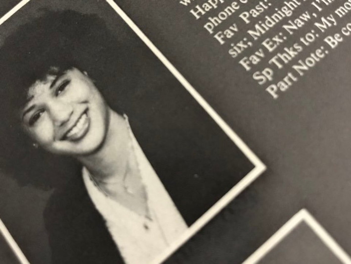 Bà Kamala Harris tốt nghiệp Trường Trung học Westmount ở Quebec, Canada, vào năm 1981. Được biết, bà Kamala Harris, 54 tuổi, đã khởi động cuộc đua vào Nhà Trắng năm 2020 với việc "công kích" các chính sách của Tổng thống Trump trong cuộc vận động tranh cử tại quê nhà của bà ở Oakland, bang California.