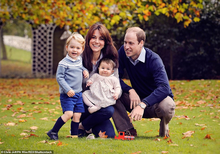 Bức ảnh được chụp vào tháng 10/2015 tại Cung điện Kensington, London, Anh, khi Charlotte chưa được một tuổi.